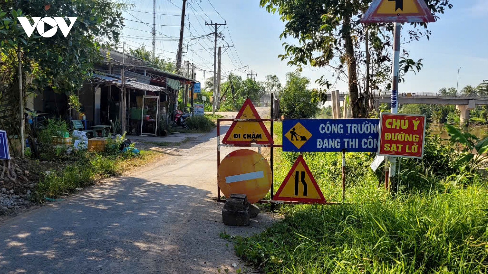 “Thi công trước, giải tỏa sau” - Một tuyến đường ngắn thi công kéo dài?